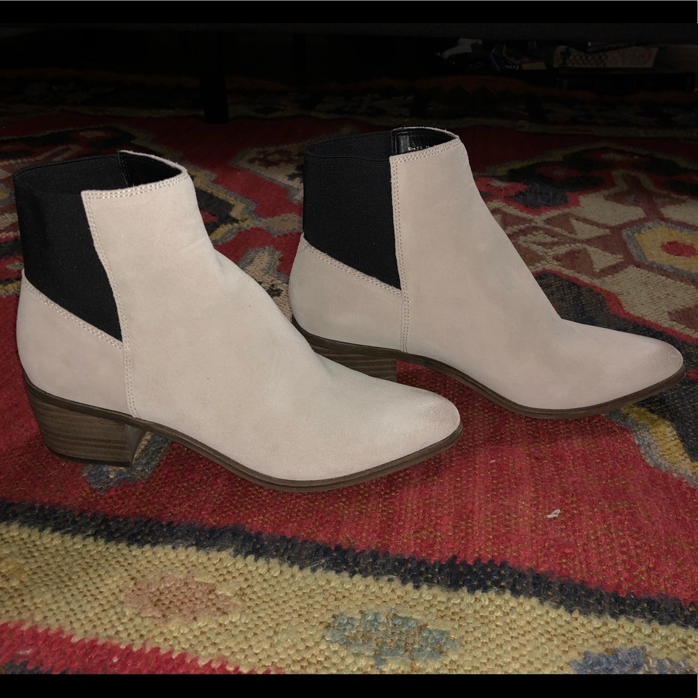 Dolce vita booties Cream and black 7.5 never worn